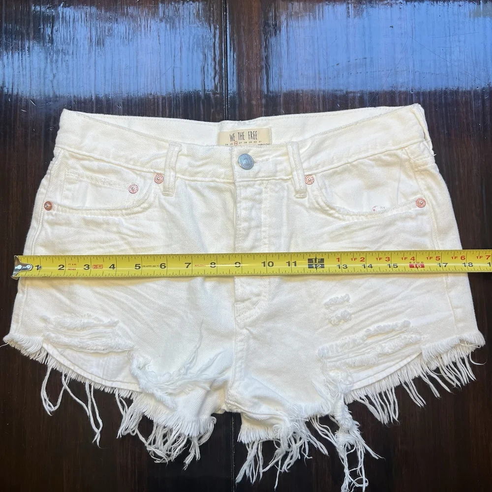 We the Free Free People White Cut-Off Distressed Denim Shorts Button Fly, 26